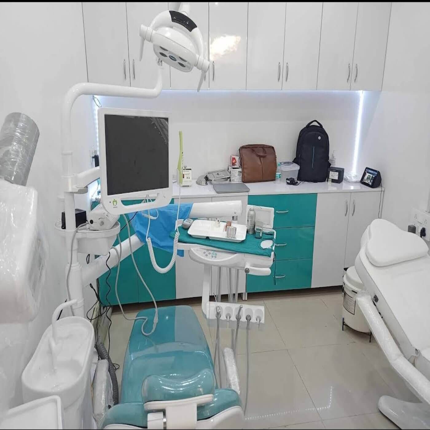 dental clinic gaur city